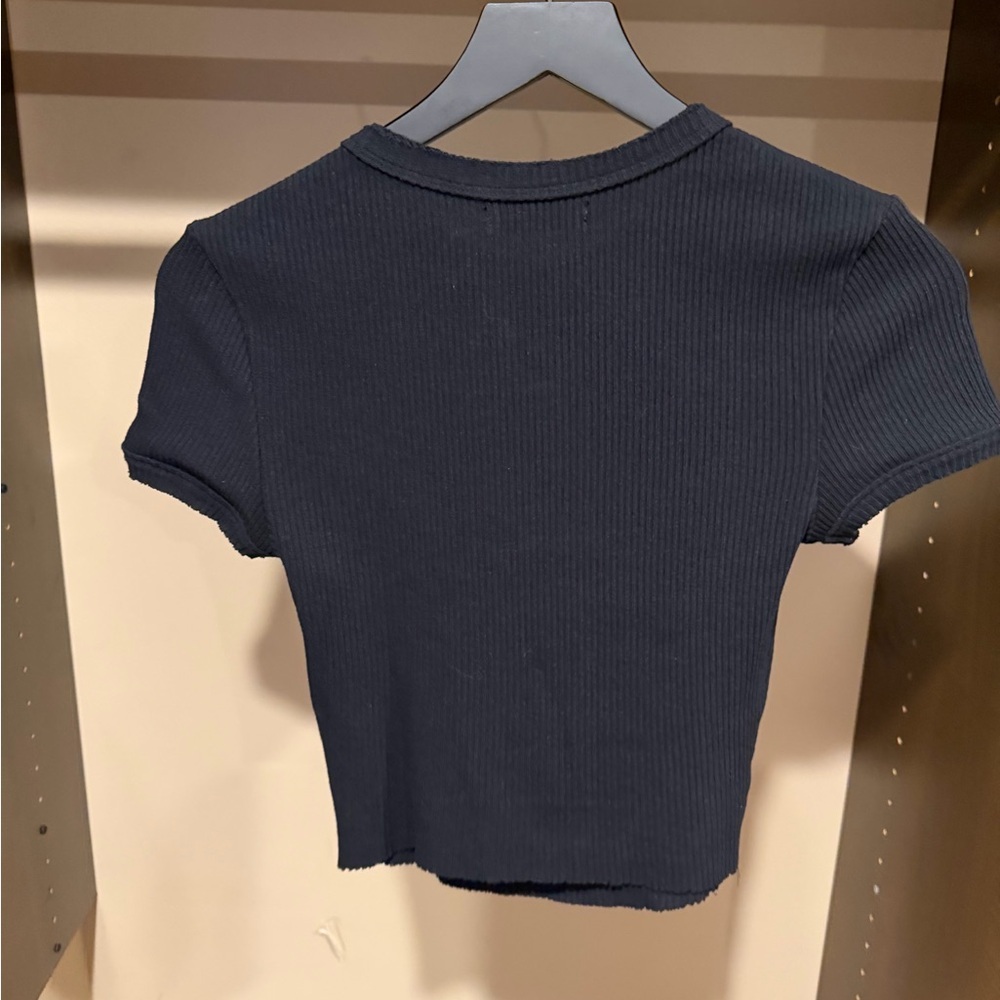 Urban Outfitters Black Ribbed Short Sleeve Top - Picture 2 of 3